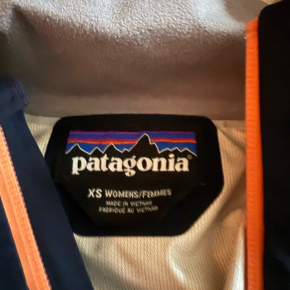 Patagonia Navy and Coral Women's Jacket - Picture 2 of 3